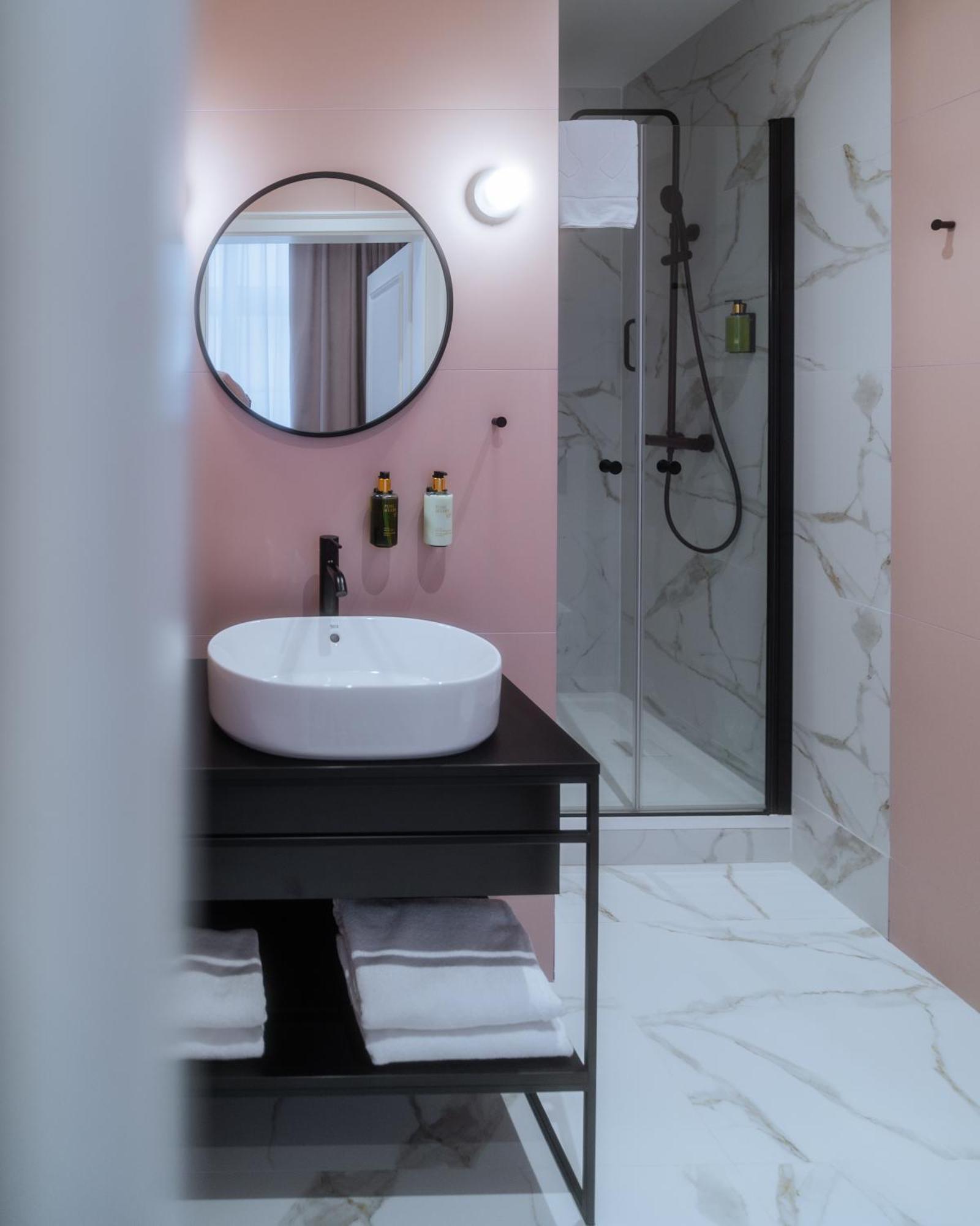 Hotel Pietryna ウッチ エクステリア 写真