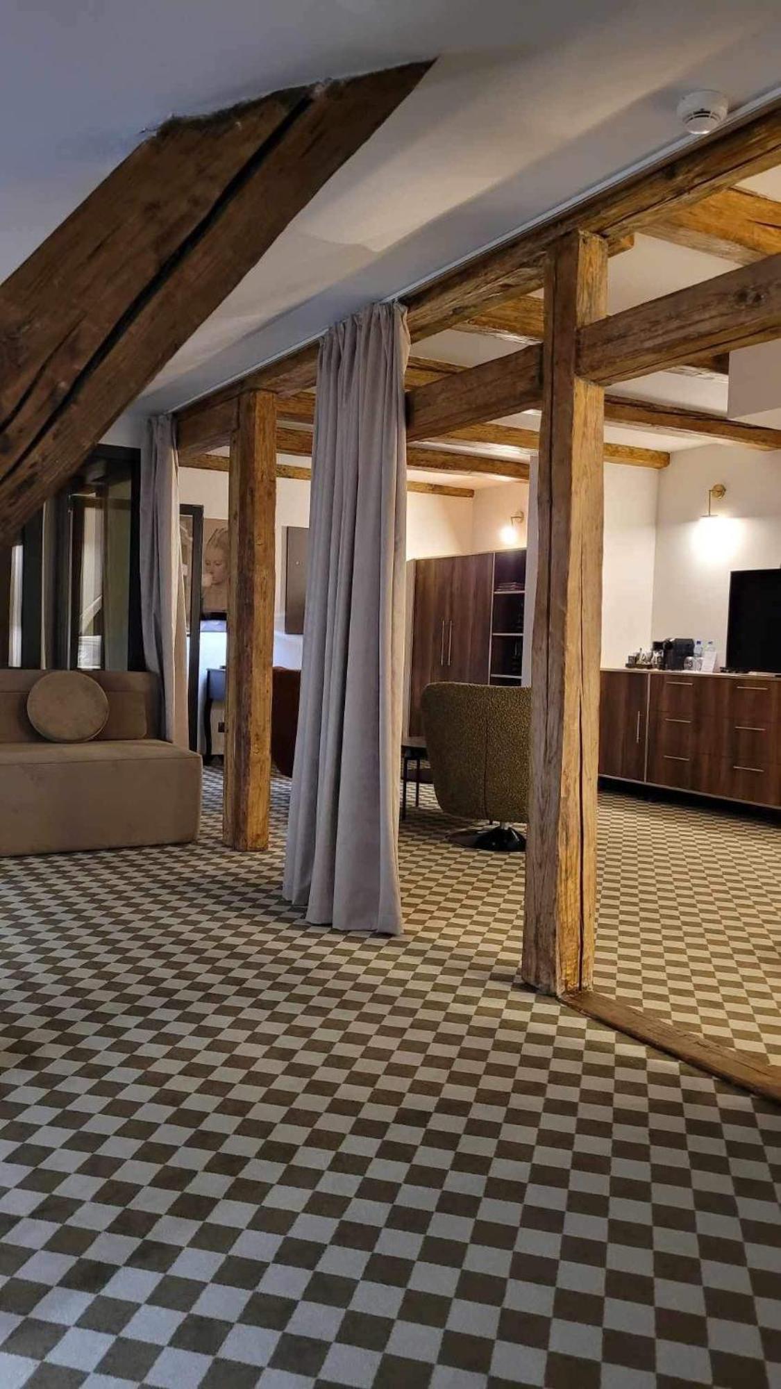 Hotel Pietryna ウッチ エクステリア 写真