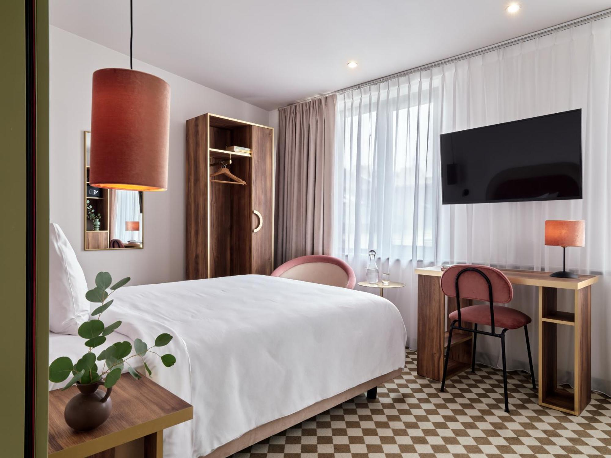 Hotel Pietryna ウッチ エクステリア 写真